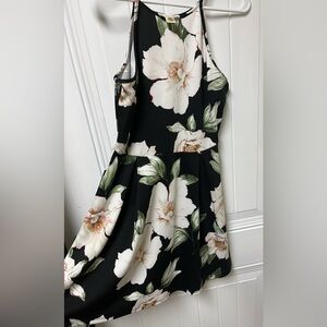 Ladies Black/White/Cream Pleated Flare Dress by Monteau. Size Medium.